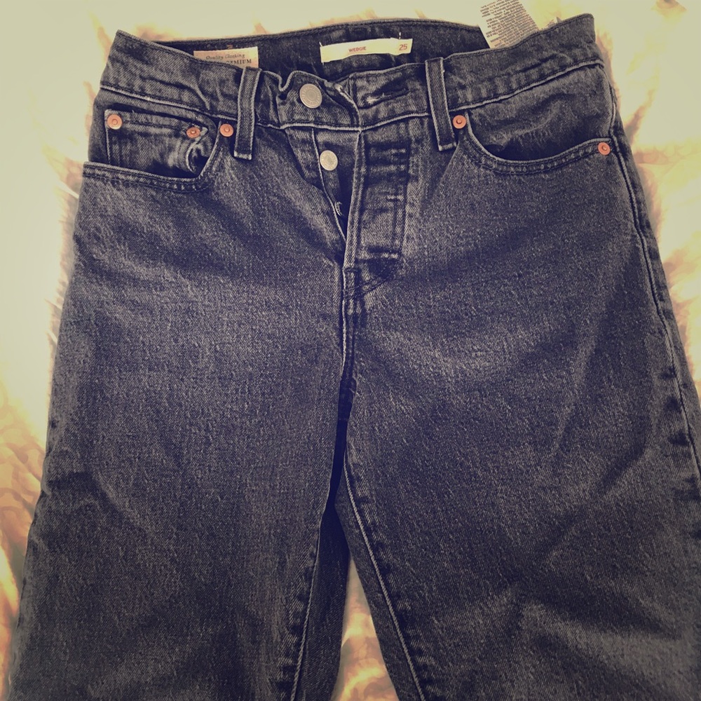 Women’s Levi’s “Wedgie” style jeans size 25